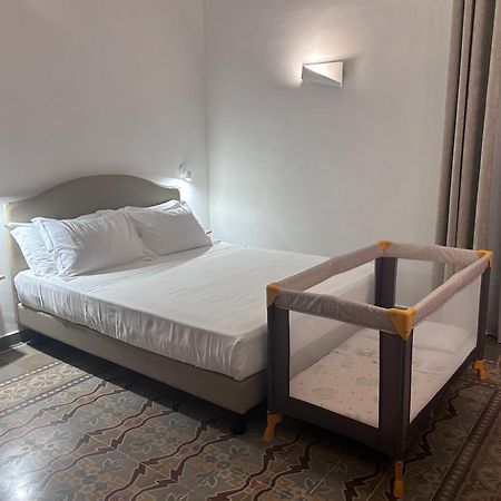Ducas Rooms And Suite Lascari Eksteriør billede