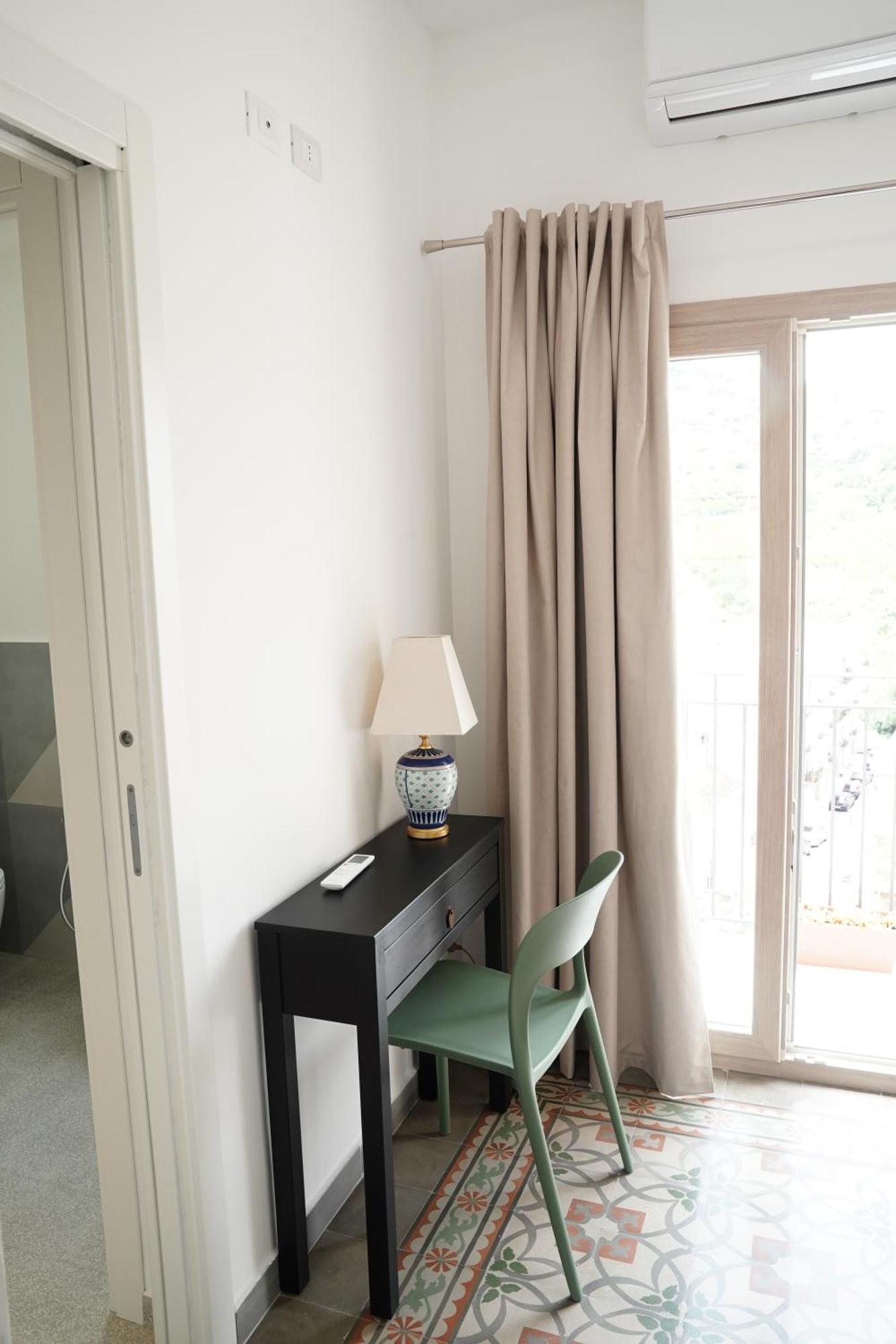 Ducas Rooms And Suite Lascari Eksteriør billede