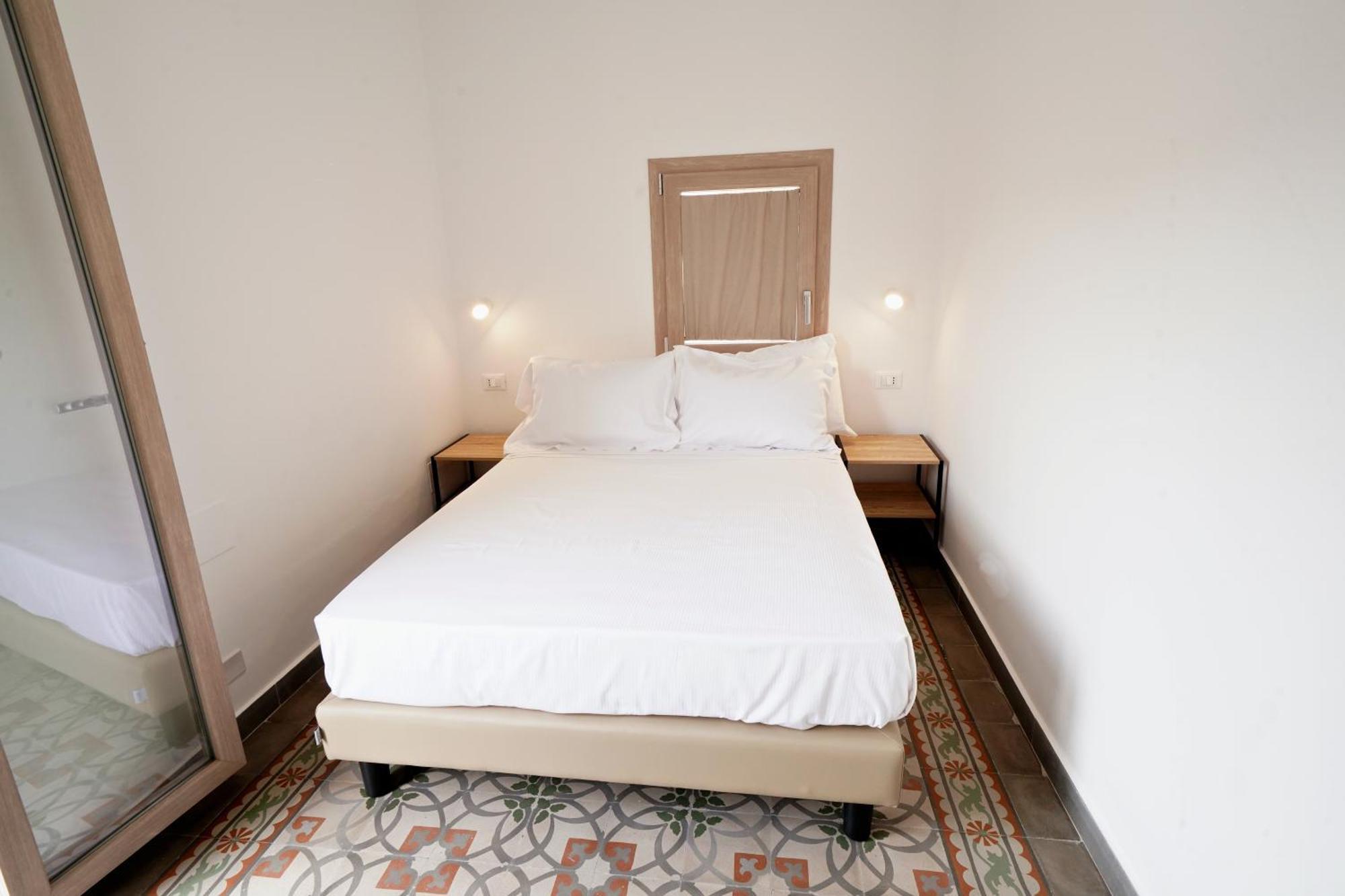 Ducas Rooms And Suite Lascari Eksteriør billede