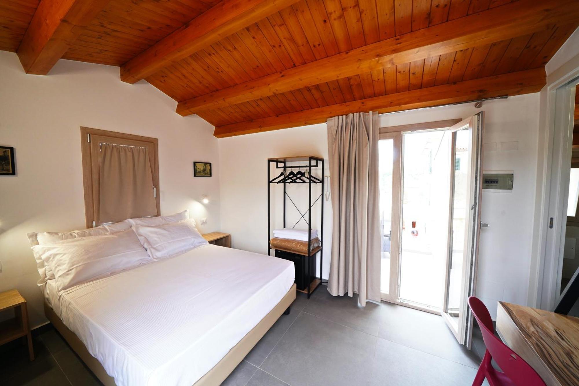 Ducas Rooms And Suite Lascari Eksteriør billede
