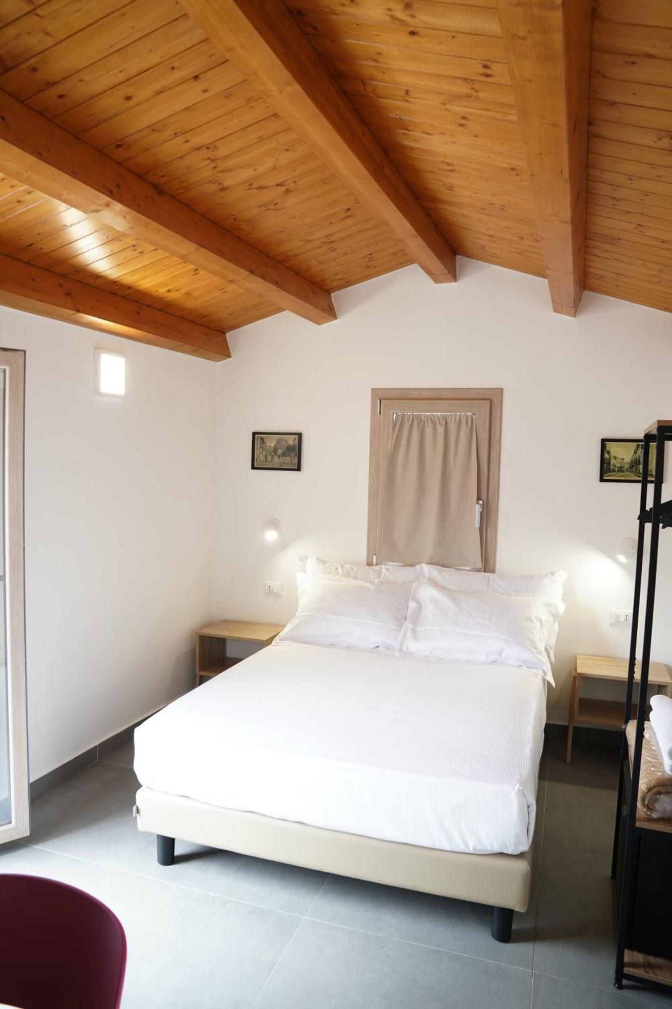 Ducas Rooms And Suite Lascari Eksteriør billede