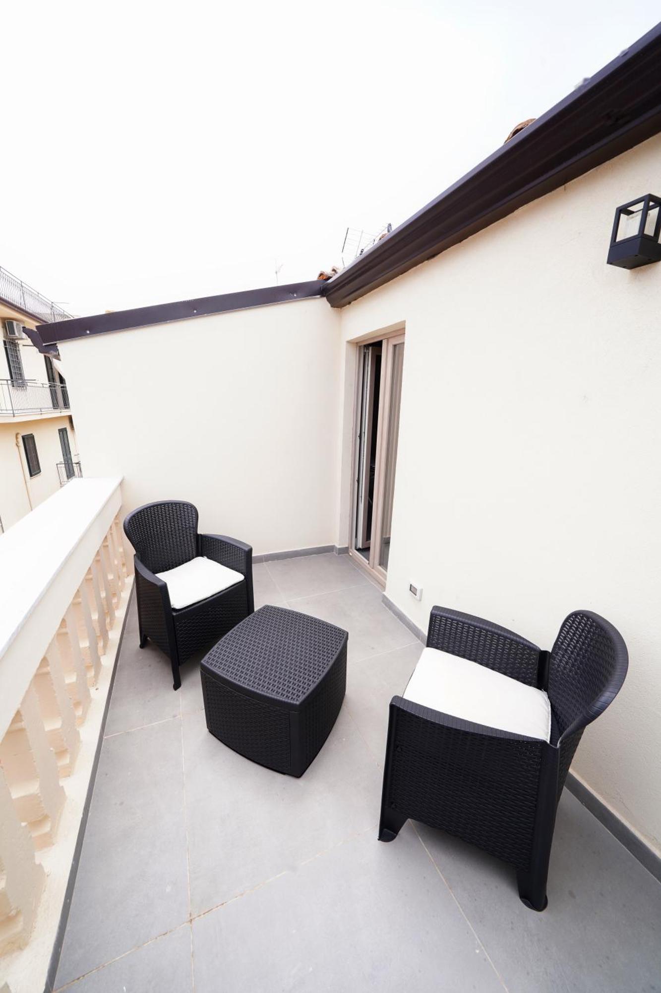 Ducas Rooms And Suite Lascari Eksteriør billede