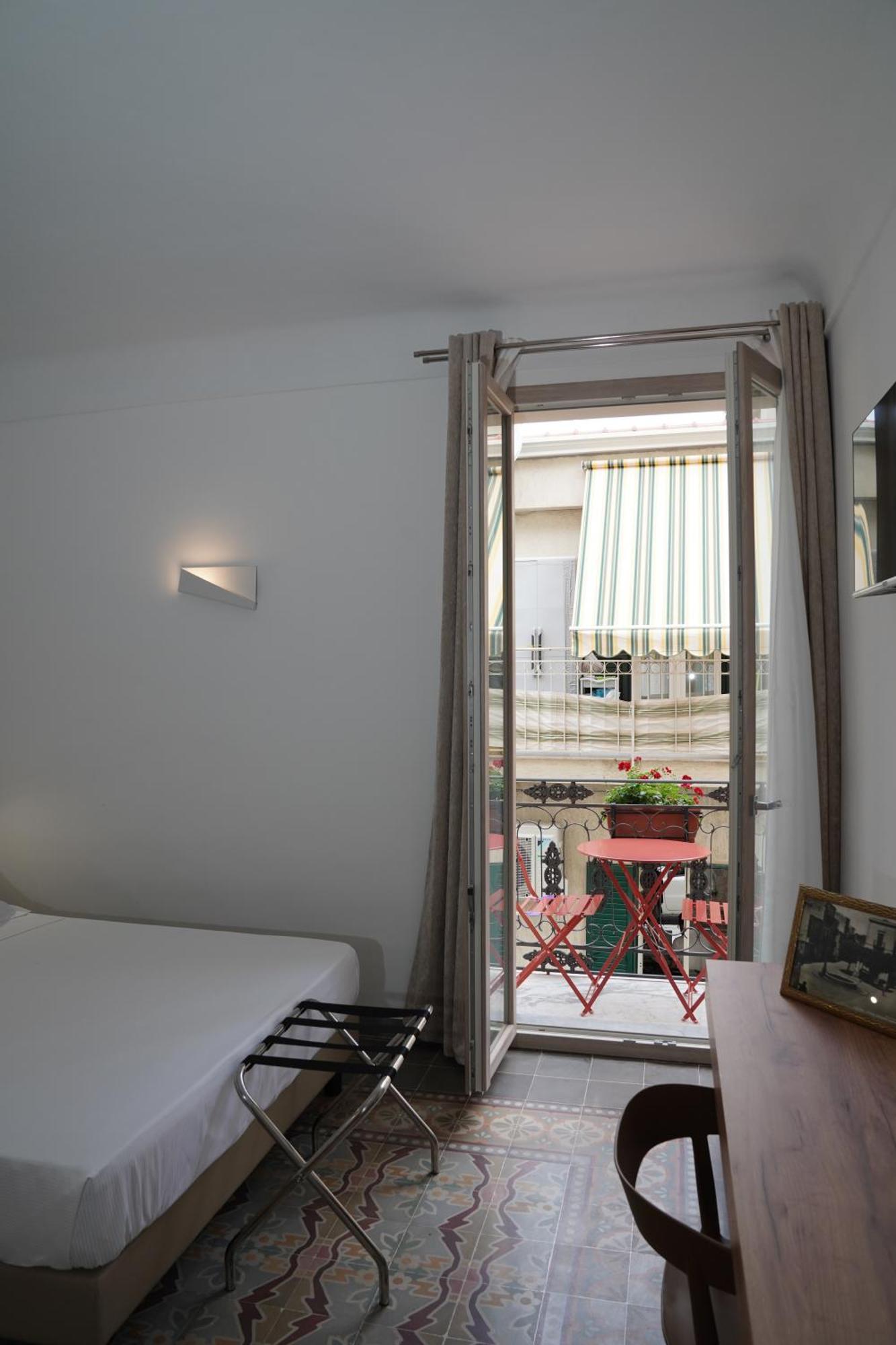 Ducas Rooms And Suite Lascari Eksteriør billede