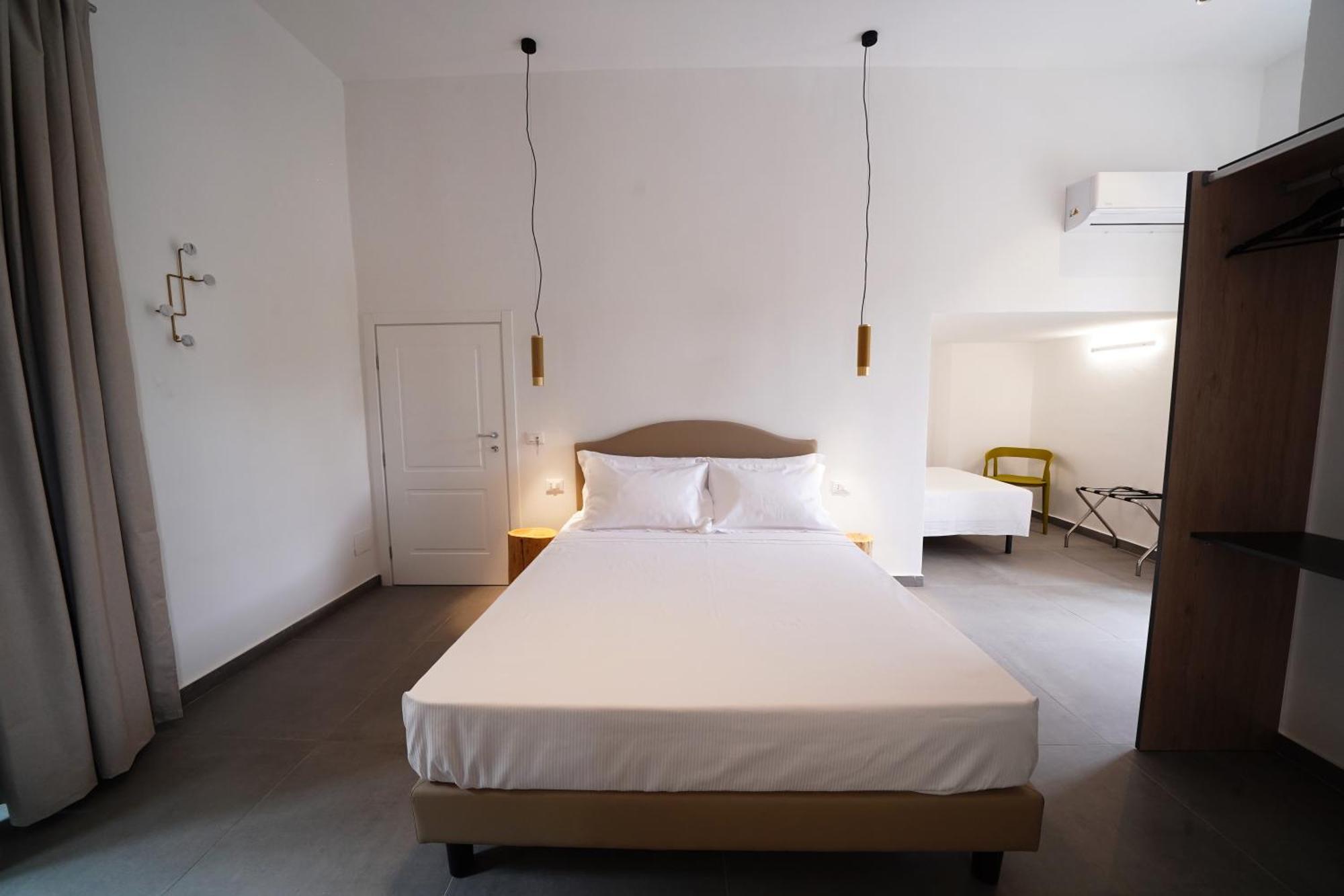 Ducas Rooms And Suite Lascari Eksteriør billede