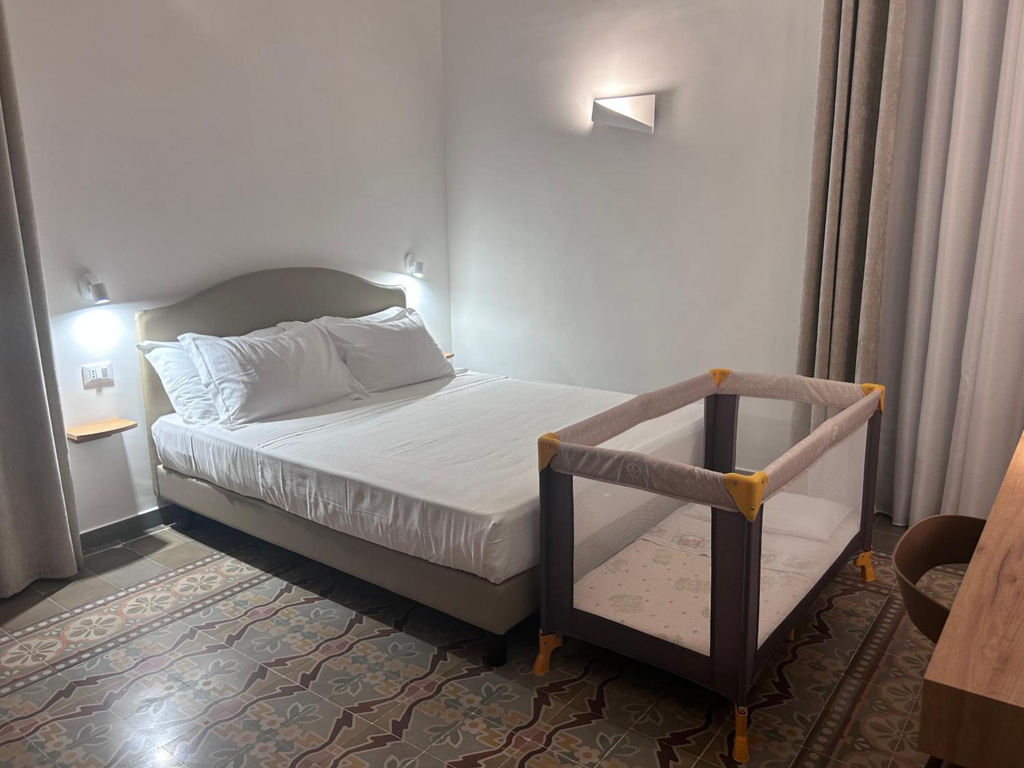 Ducas Rooms And Suite Lascari Eksteriør billede
